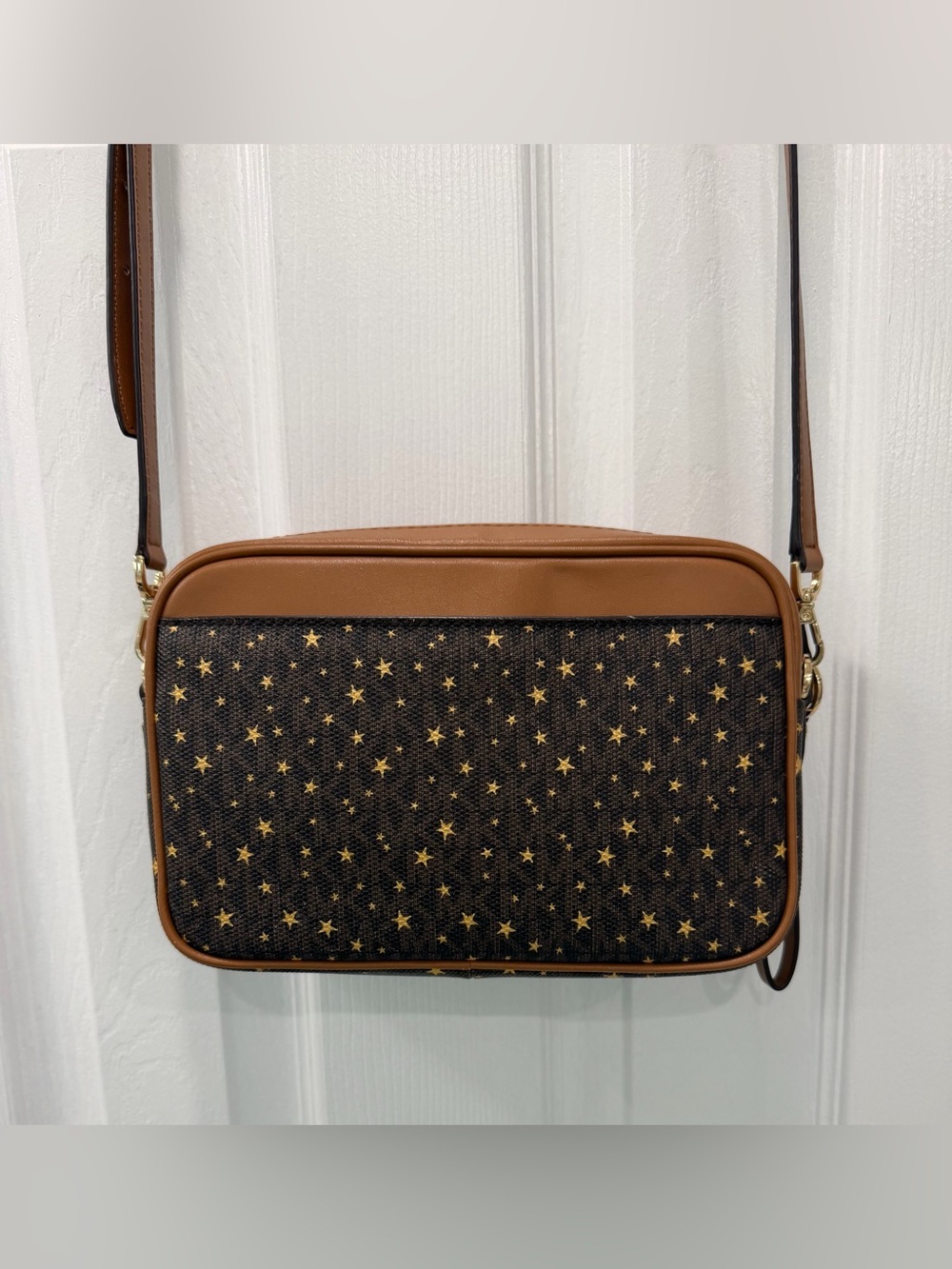 Michael Kors Brown and Dark Brown Crossbody Bag with a star pattern & necklac